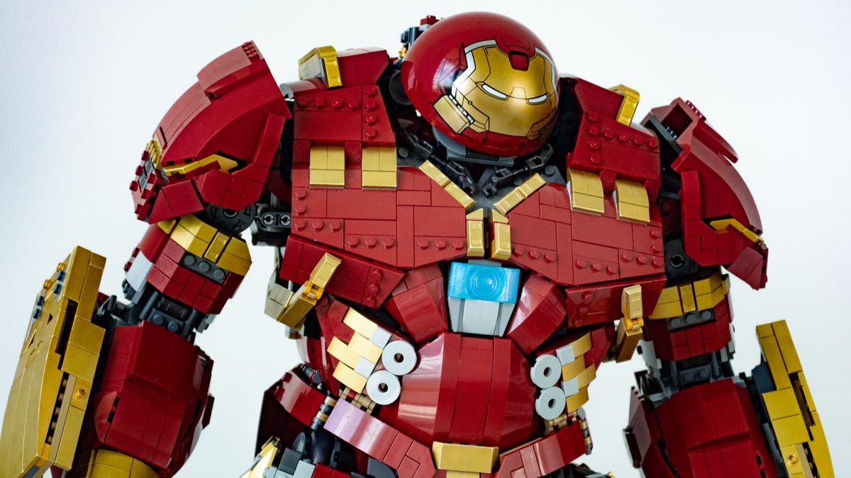 This LEGO Marvel 76210 Hulkbuster rebuild is convincing people to buy the heavily-slated set