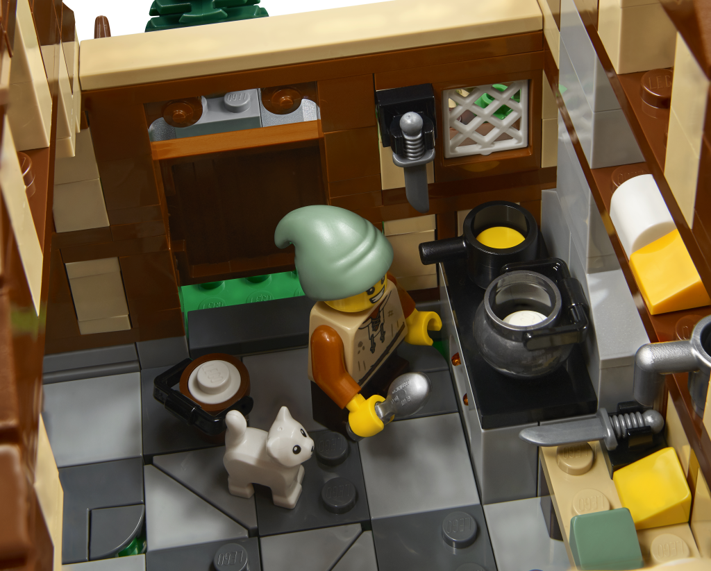 LEGO Icons 10332 medieval town square kitchen 1024x823
