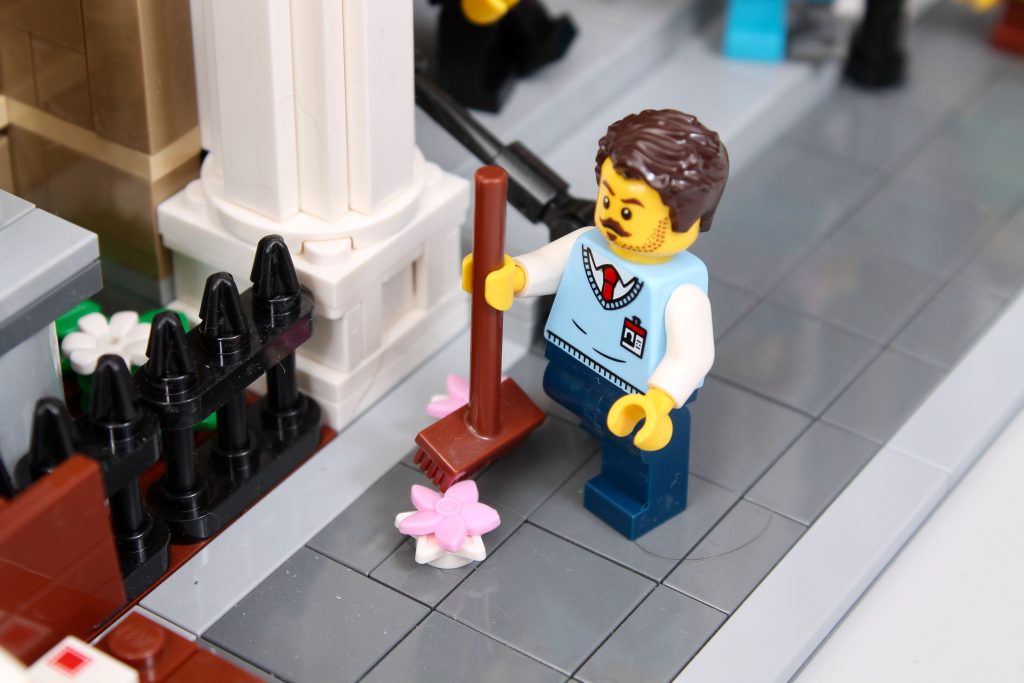 LEGO Icons 10326 Natural History Museum review 8 1024x683