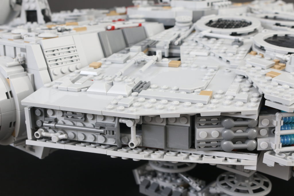 LEGO Star Wars 75192 UCS Ultimate Collectors Series Millennium Falcon review 36