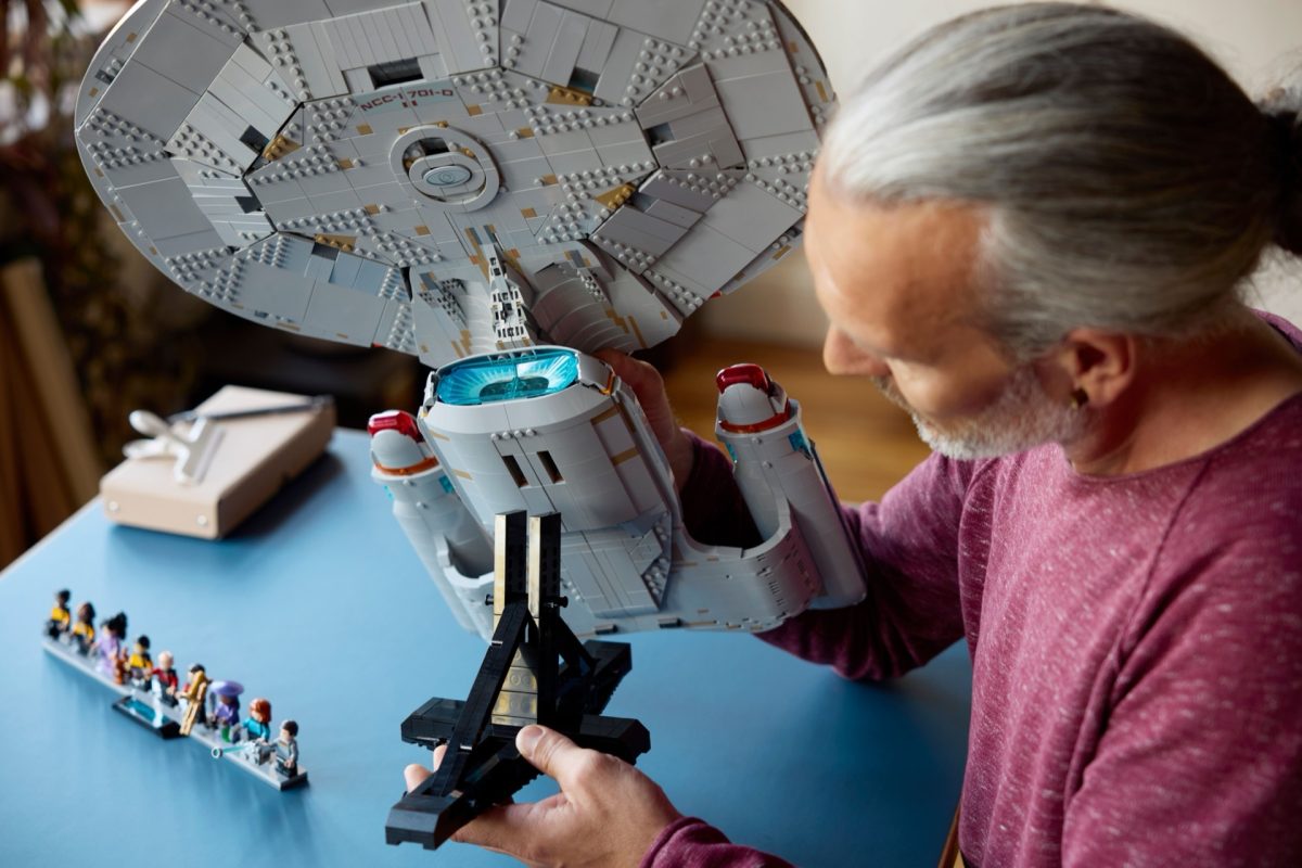 LEGO Icons 10365 U.S.S. Enterprise NCC 1701 D 14 1200x800