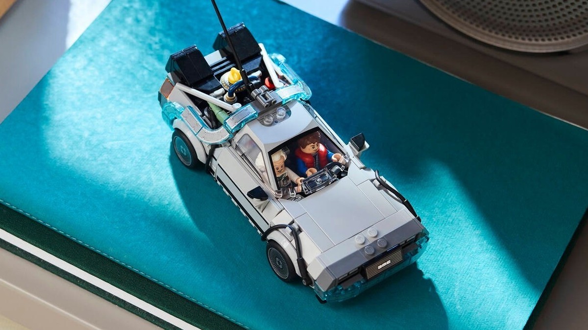 lego speed champions 77256 lifestyle above featured