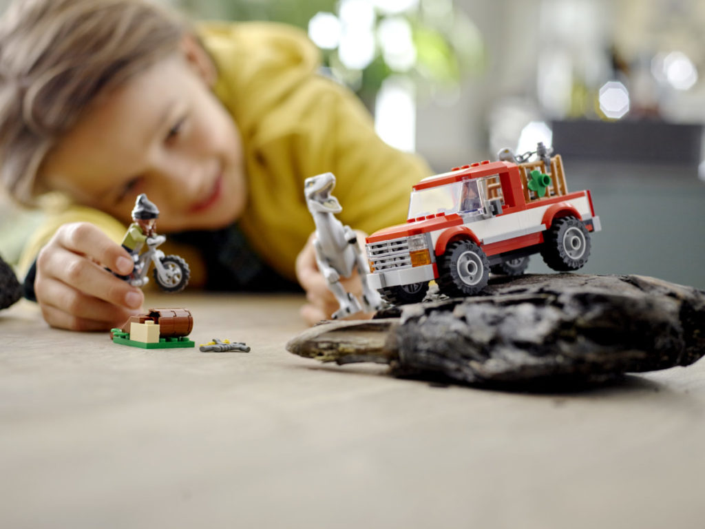 LEGO Jurassic World 76946 Blue Beta Velociraptor Capture 05 1024x768