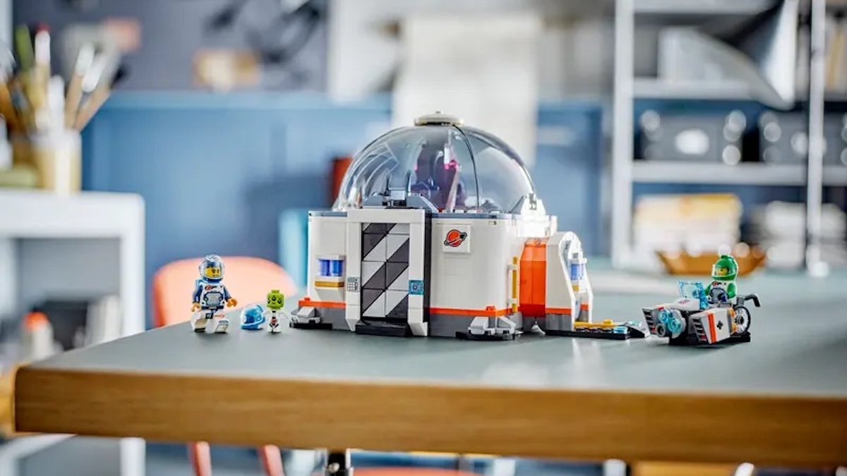 Pre-orders available now for LEGO City space set