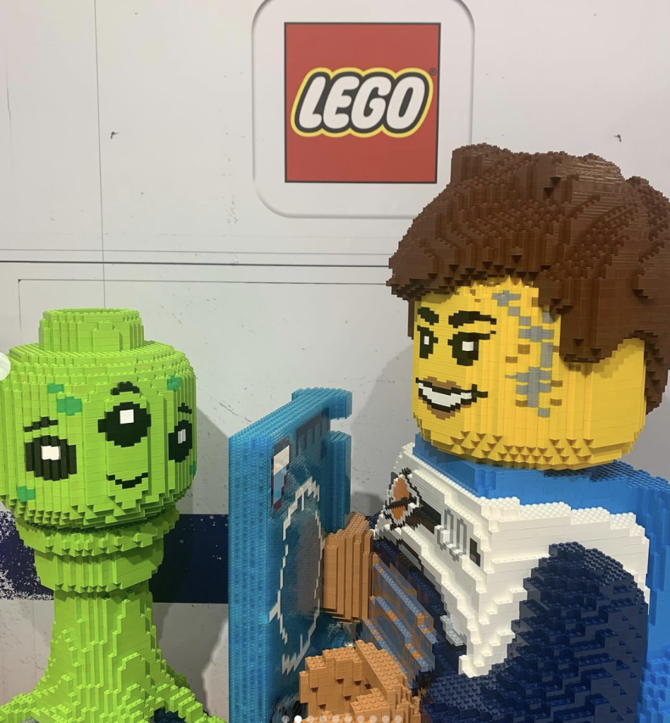 RobinHallBuilds LEGO Store Leicester Square Space 4 949x1024