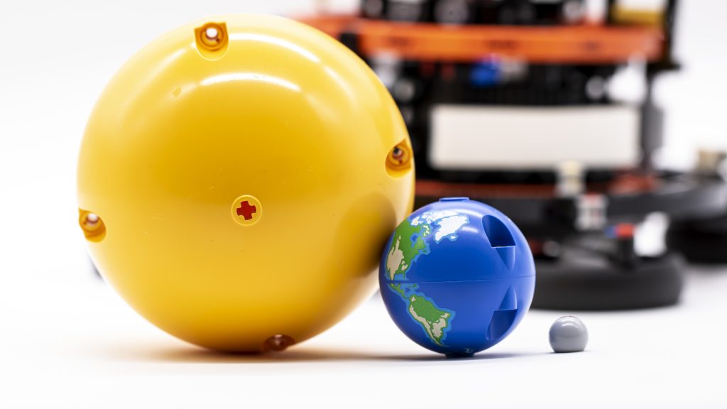 LEGO Technic 42179 Planet Earth and Moon in Orbit 3 1024x576