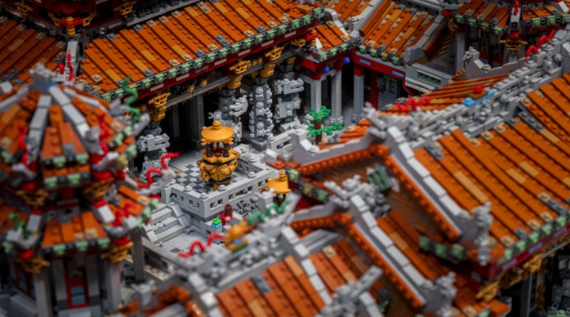 Brick Pic of the Day: Courtyard