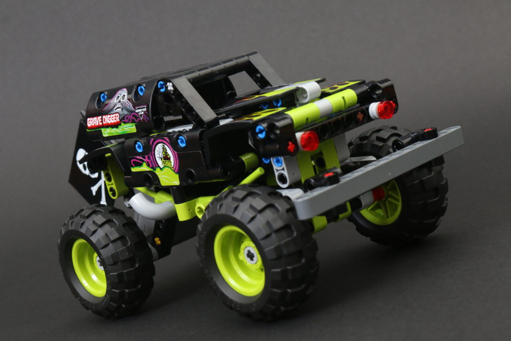 LEGO Technic 42118 Monster Jam Grave Digger review 9