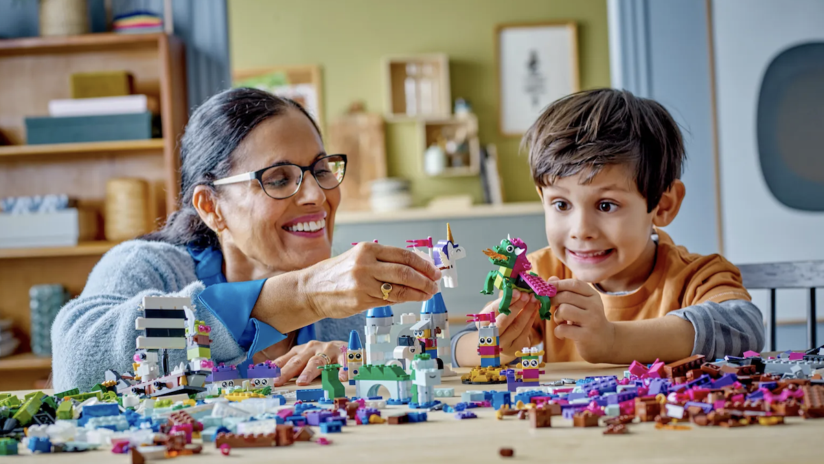 LEGO Classic welcomes more colours and elements to the theme