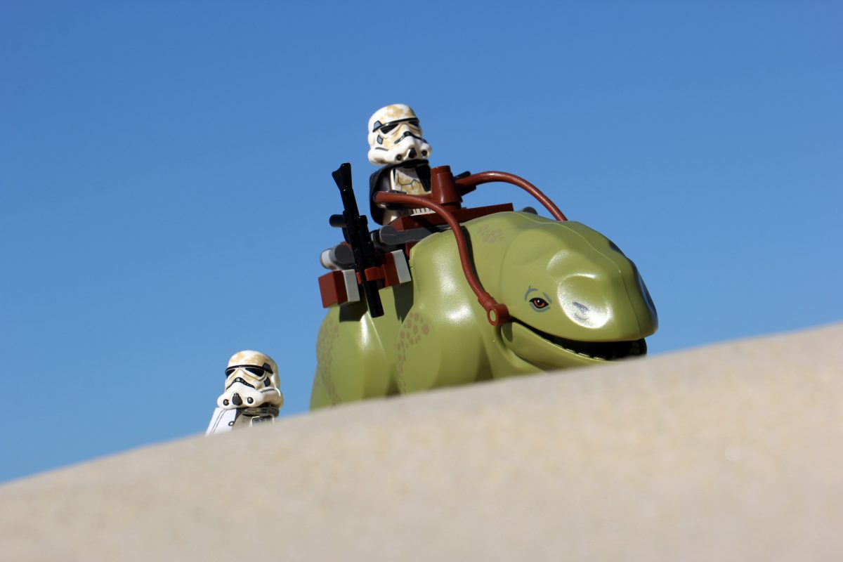 Brick Pic of the Day: Hunting for droids