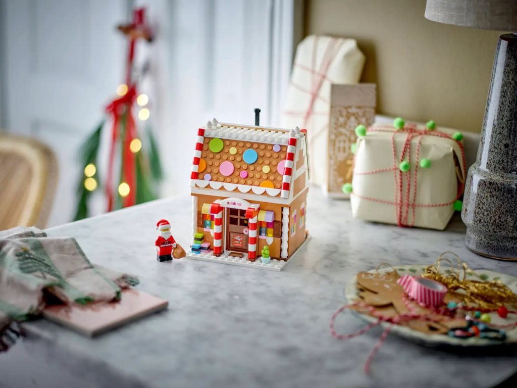 LEGO 40809 Festive Gingerbread House Lifestyle 2 1024x768