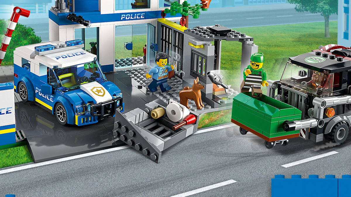Grab a steal with £15 discount on 60316 Police Station at IWOOT