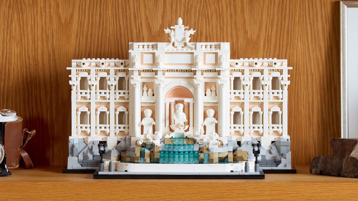 LEGO Architecture 21062 Trevi Fountain plays with lighting