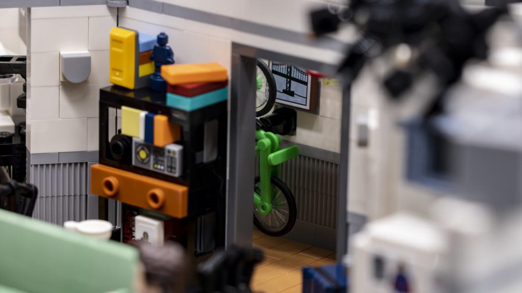 LEGO Ideas 21338 Seinfeld 16