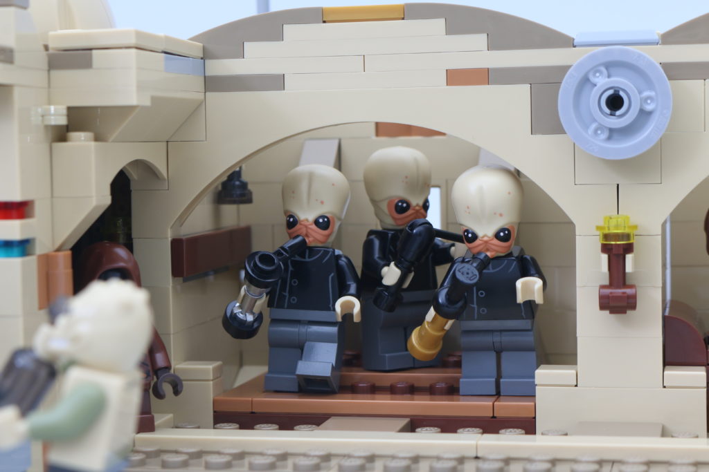 LEGO Star Wars 75290 Mos Eisley Cantina review 66