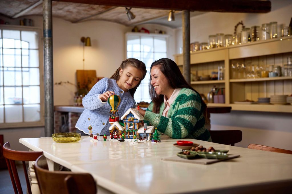 LEGO Winter Village 10339 Santas Post Office 23 1024x683