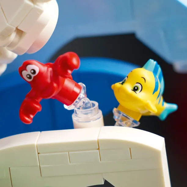LEGO Ideas 21352 Magic of Disney 01