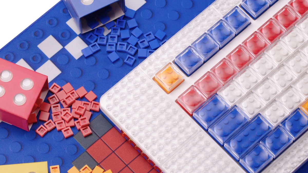 Show off your LEGO fandom with this LEGO-compatible keyboard