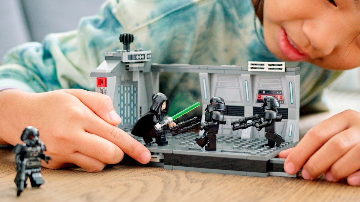 LEGO may be learning from Star Wars 75324 Dark Trooper Attack