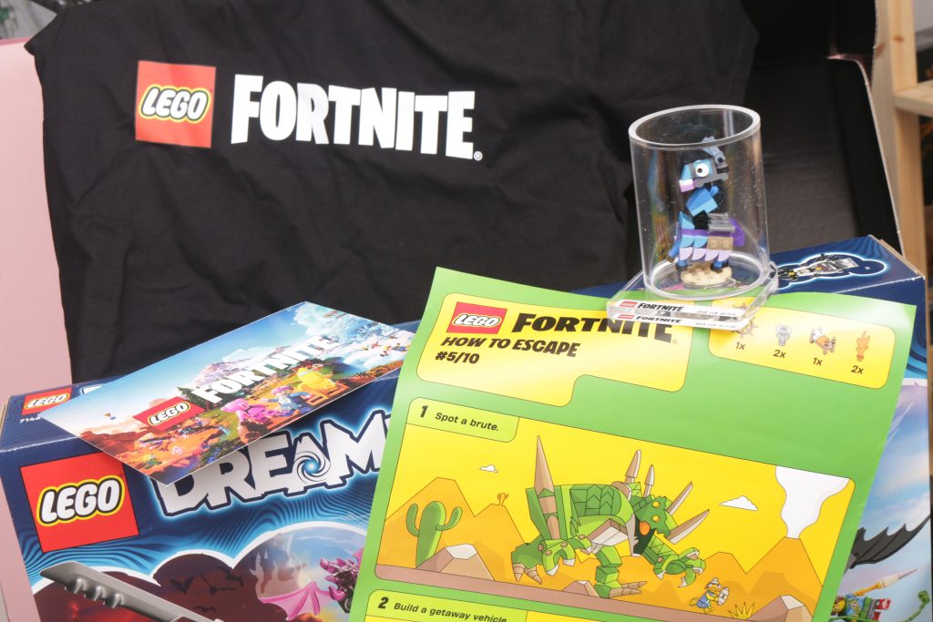 What is inside a LEGO Fortnite gift box 17 1024x683