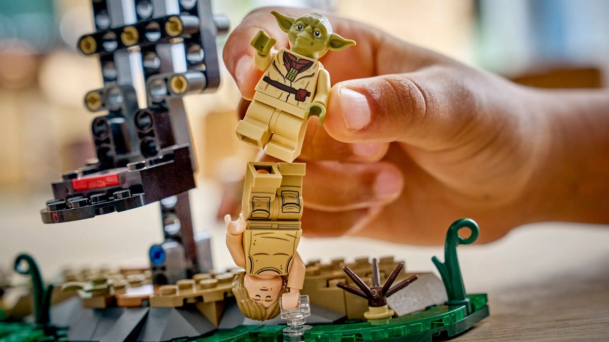 LEGO Star Wars SMART Play's ugliest set has the best play feature