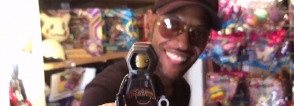Solo: A Star Wars Story actor meets his minifigure