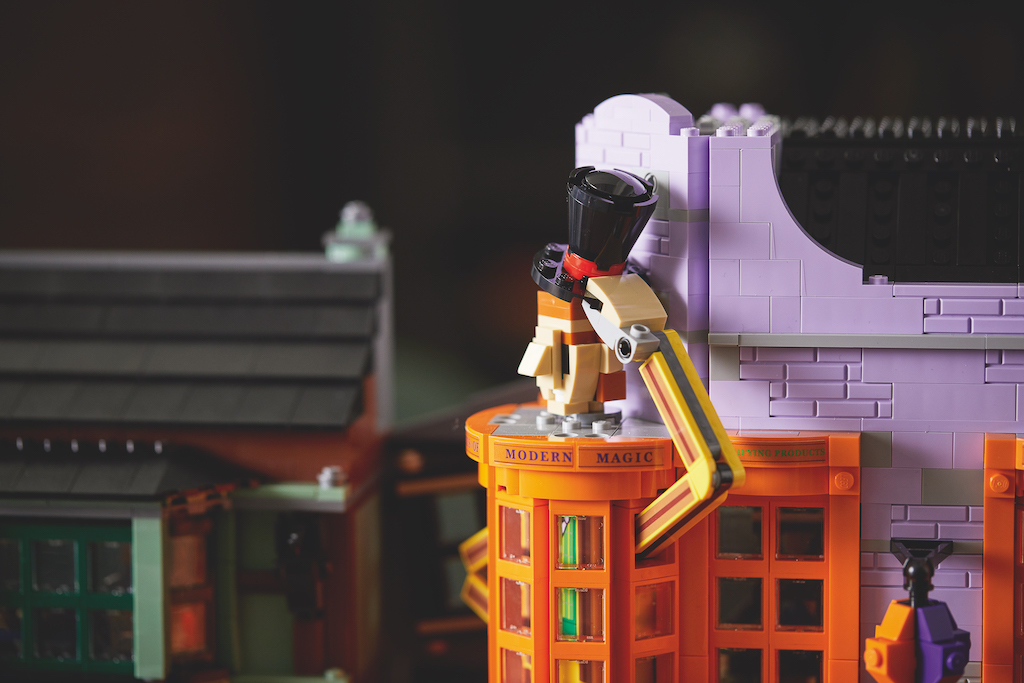 75978 Diagon Alley LEGO Harry Potter lifestyle resized 3