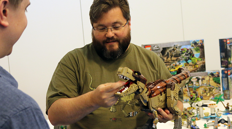 LEGO Jurassic World 75936 Jurassic Park: T. rex Rampage: Behind-the-scenes interview