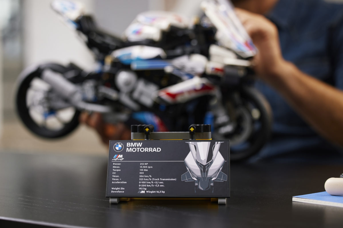 LEGO Technic 42130 BMW M 1000 RR 13