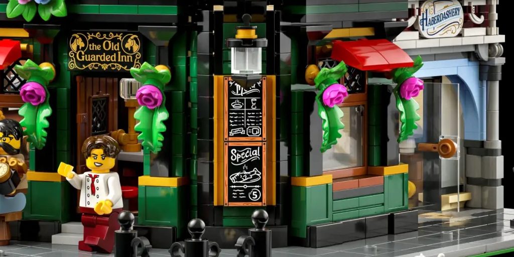 LEGO Icons 10350 Tudor Corner 18 1024x512