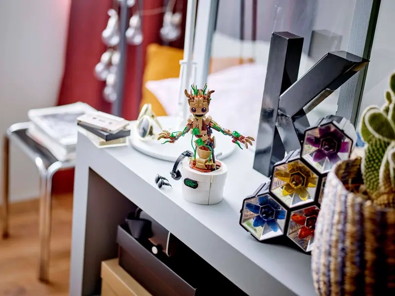 LEGO Marvel 76297 Dancing Groot Lifestyle
