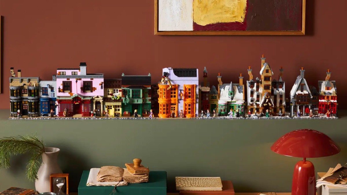 Comparing LEGO Harry Potter Hogsmeade Village to Diagon Alley
