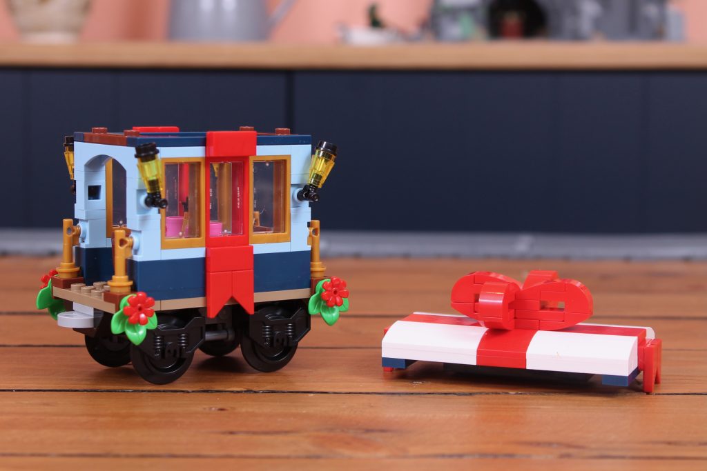 LEGO Winter Village 10361 Holiday Express Train review 18 1024x683