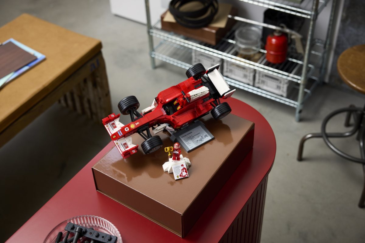 LEGO Icons 11375 Ferrari F2004 Michael Schumacher 15 1200x800