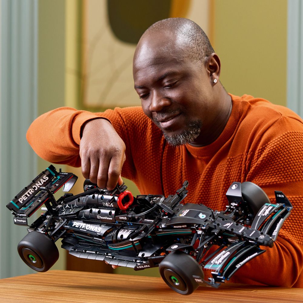 LEGO Technic 42171 Mercedes AMG F1 W14 E Performance 08