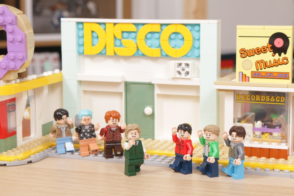 LEGO Ideas 21339 BTS Dynamite Bangtan Boys Jin Suga j hope RM Jimin V Jung Kook review 19 1024x683