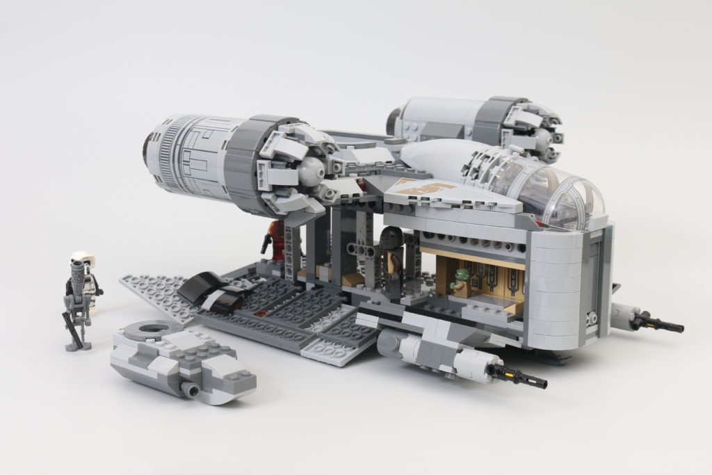 LEGO Star Wars 75292 The Mandalorian Bounty Hunter Transport The Razor Crest review 15