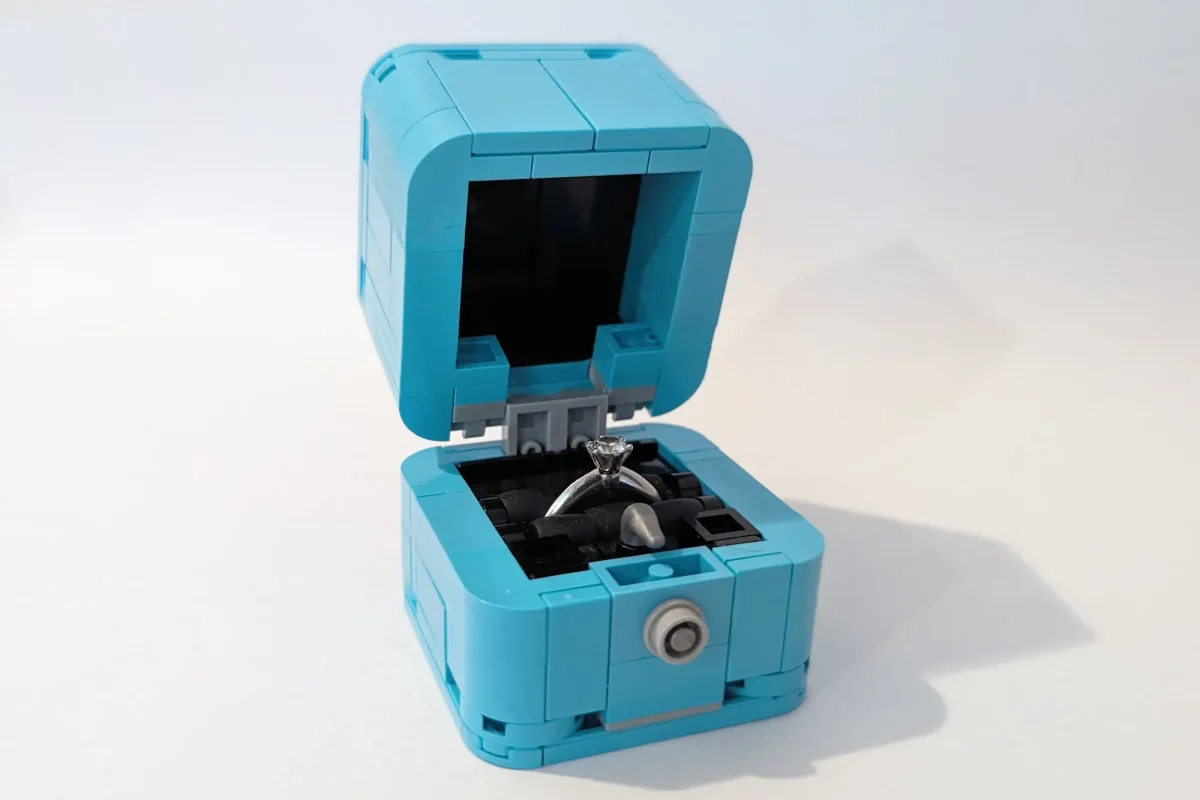 LEGO Ideas Tiffany Co Engagement Ring Box 3 1200x800