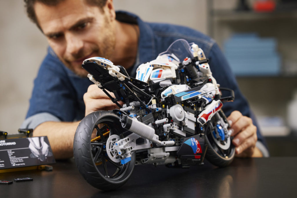 LEGO Technic 42130 BMW M 1000 RR 11 1024x683