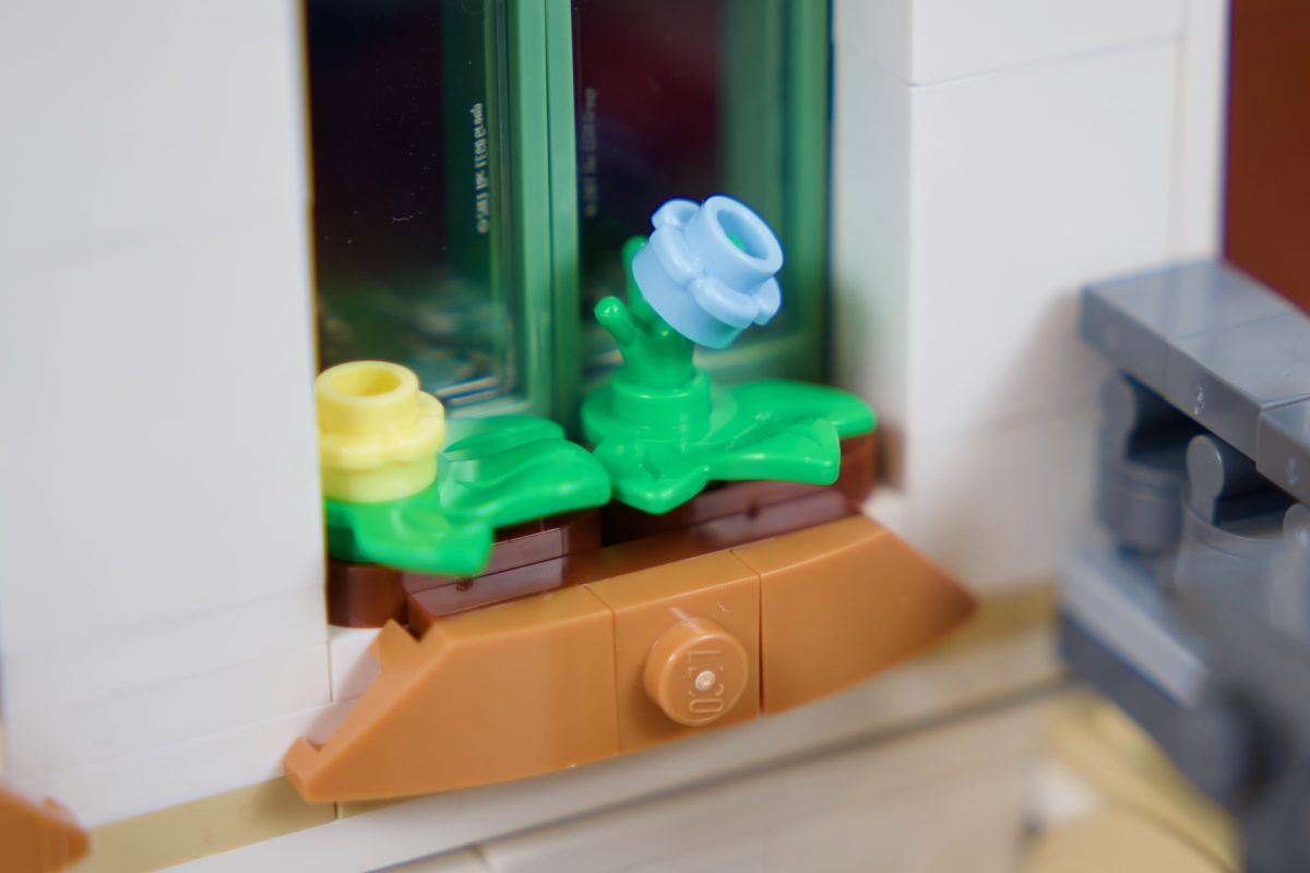 LEGO Icons 11371 Shopping Street review 54 1200x800