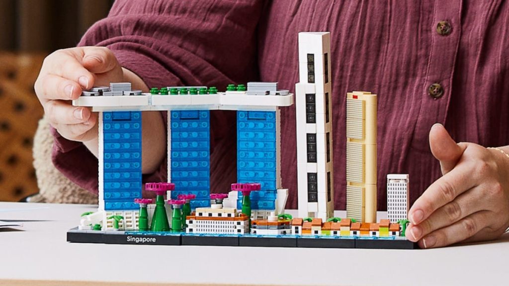 LEGO Architecture 21057 Singapore lifestyle 2 featured 1024x576
