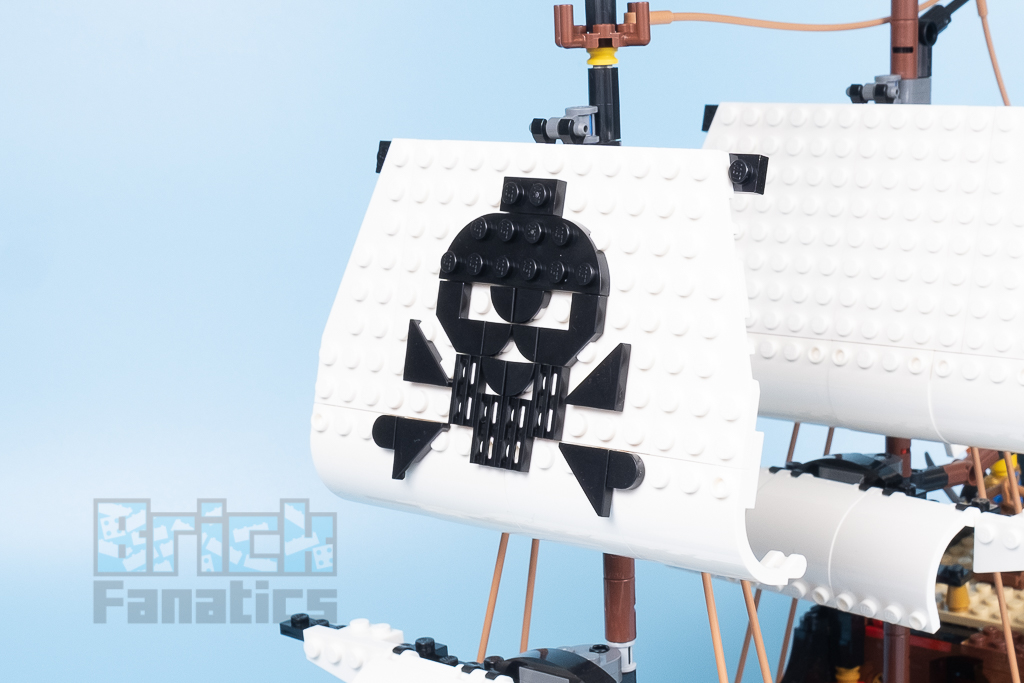 LEGO Creator 31109 Pirate Ship 13