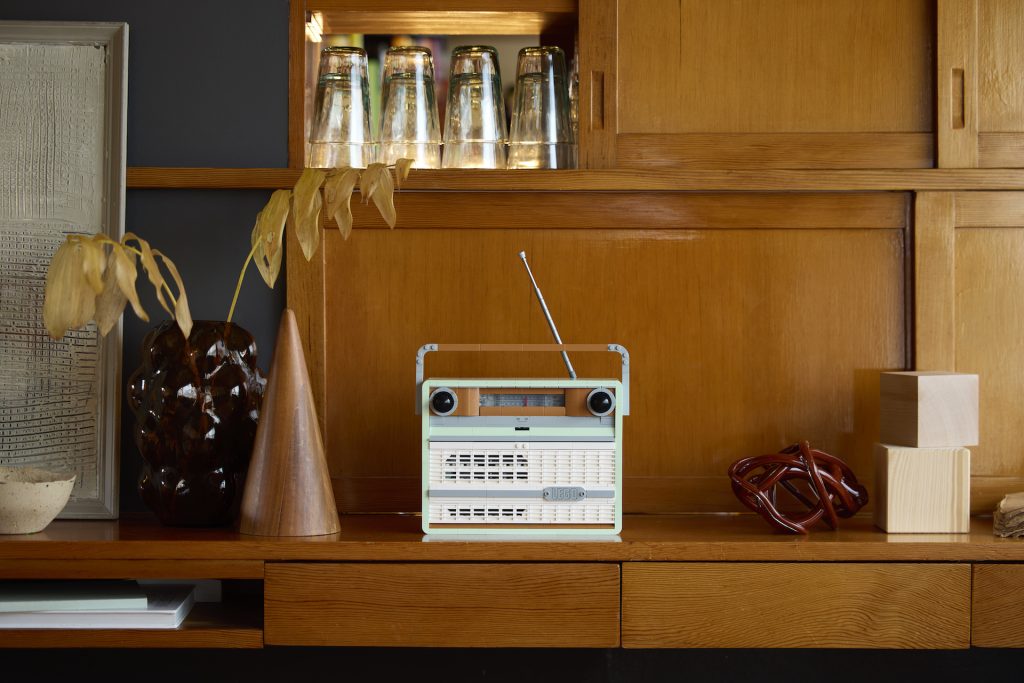 LEGO Icons 10334 Retro Radio 24 1024x683
