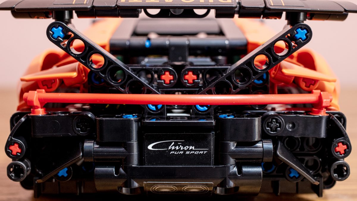 LEGO Technic 42222 Bugatti Chiron Pur Sport Hypercar 14 1200x675