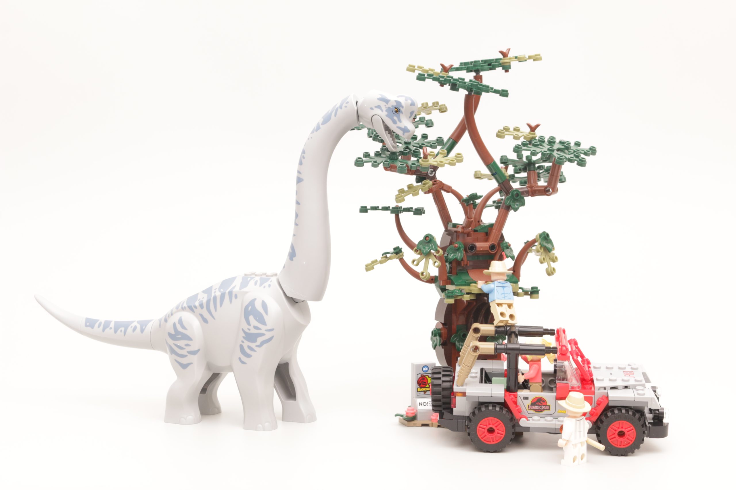LEGO Jurassic Park 76960 Brachiosaurus Discovery review 12 scaled