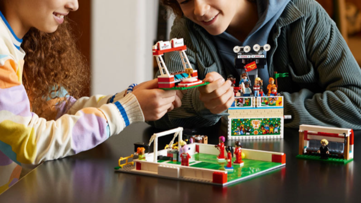 40634 Icons of Play isn't the only LEGO set that requires two copies for a complete model