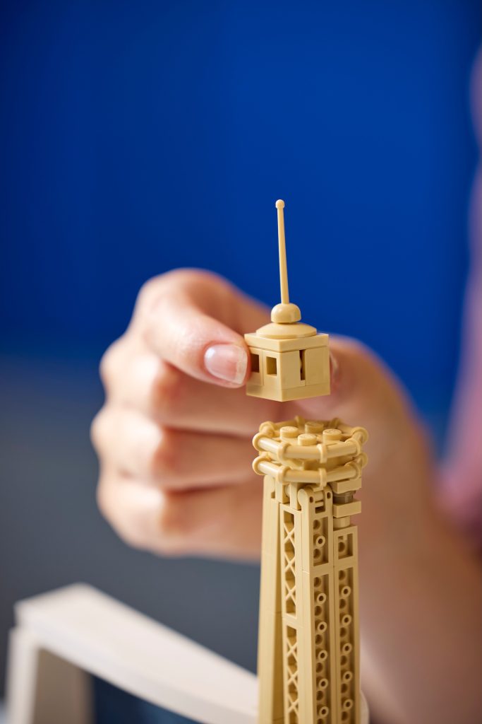 LEGO Architecture 21064 Paris City of Love 9 683x1024