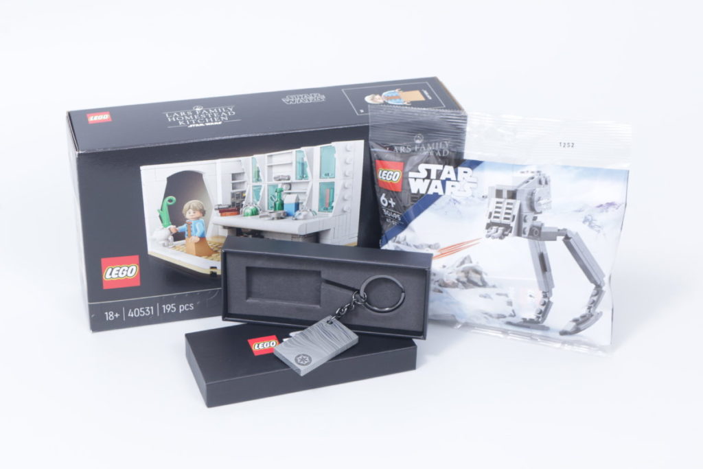 LEGO Star Wars 40531 Lars Family Homestead Kitchen 5007403 The Mandalorian Beskar Keyring 30495 AT ST gift with purchase review 1 1024x683