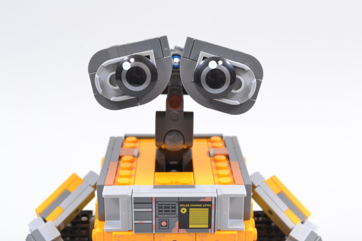 LEGO Disney 43279 WALL E and EVE 9 1200x800