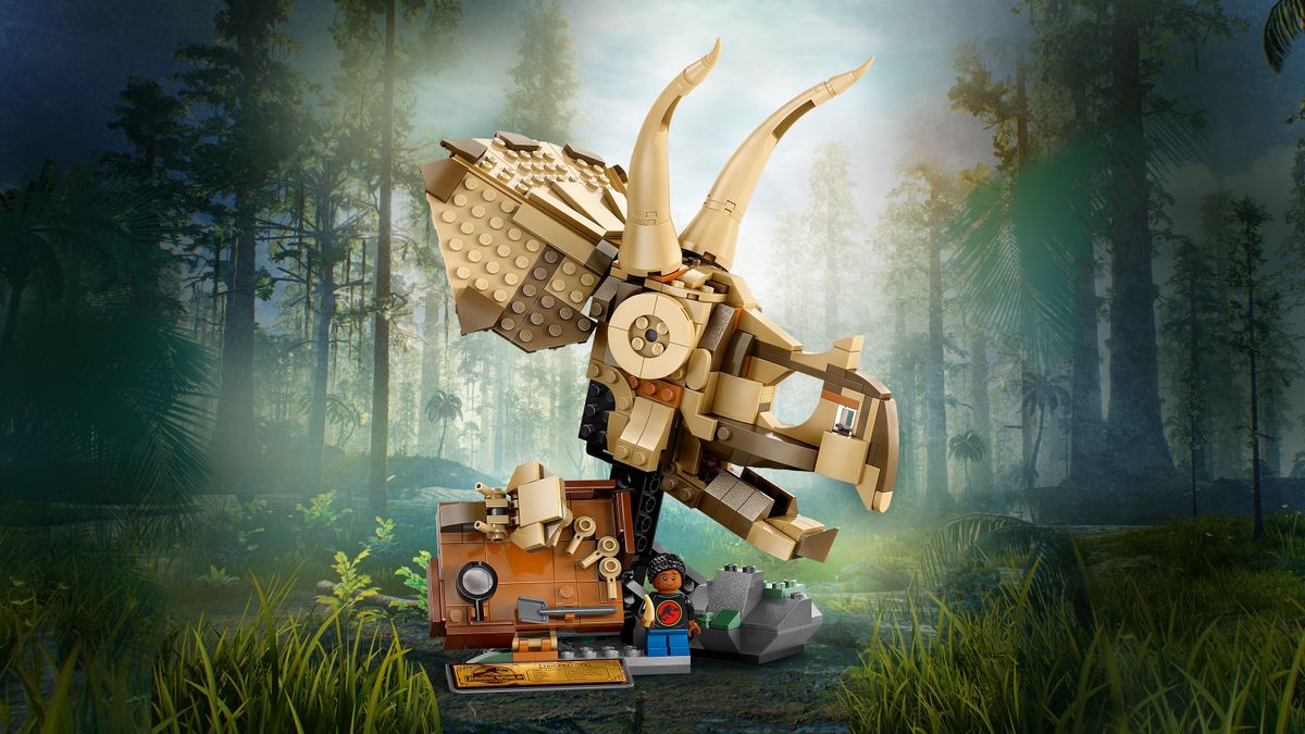 LEGO Jurassic World evolves in 2025 with two new set reveals